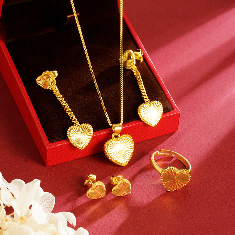 Nuevo collar de oro de arena de Vietnam lujoso ligero corazón de viento joyería de patrón horizontal combinación de pernos de orejas de mujer fábrica directa suministro al por mayor