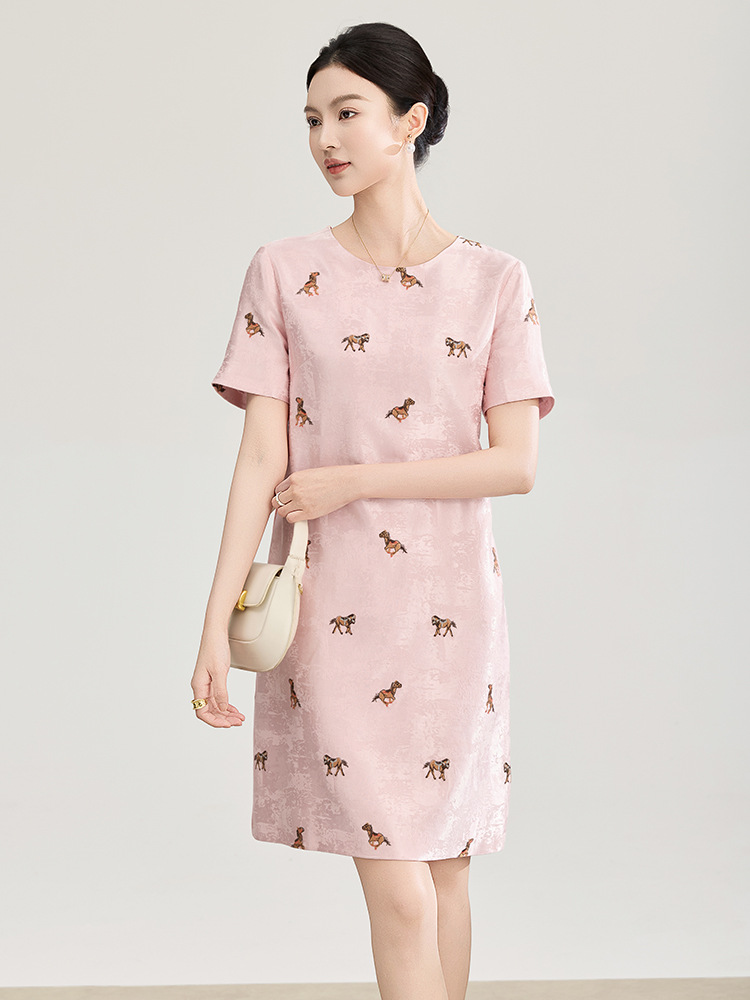 Đầm maxi nữ tay ngắn thêu hoa văn jacquard, chất liệu linen phối ren — màu hồng