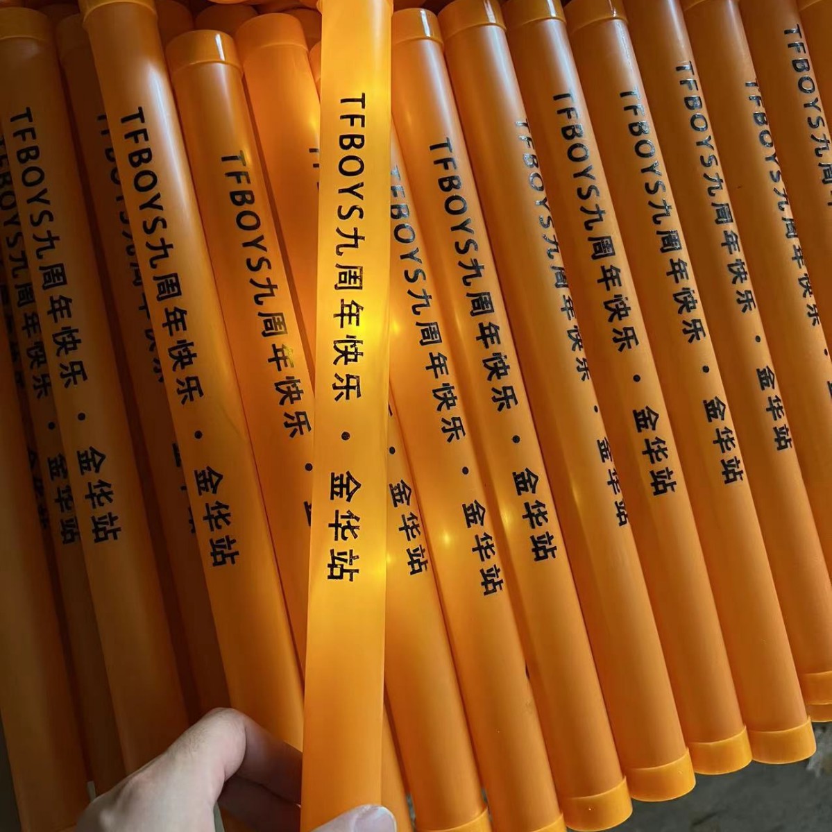 Coloridas esponjas transfronterizas varillas fluorescentes concierto varillas fluorescentes de apoyo festival de música impresión de logotipo varillas fluorescentes