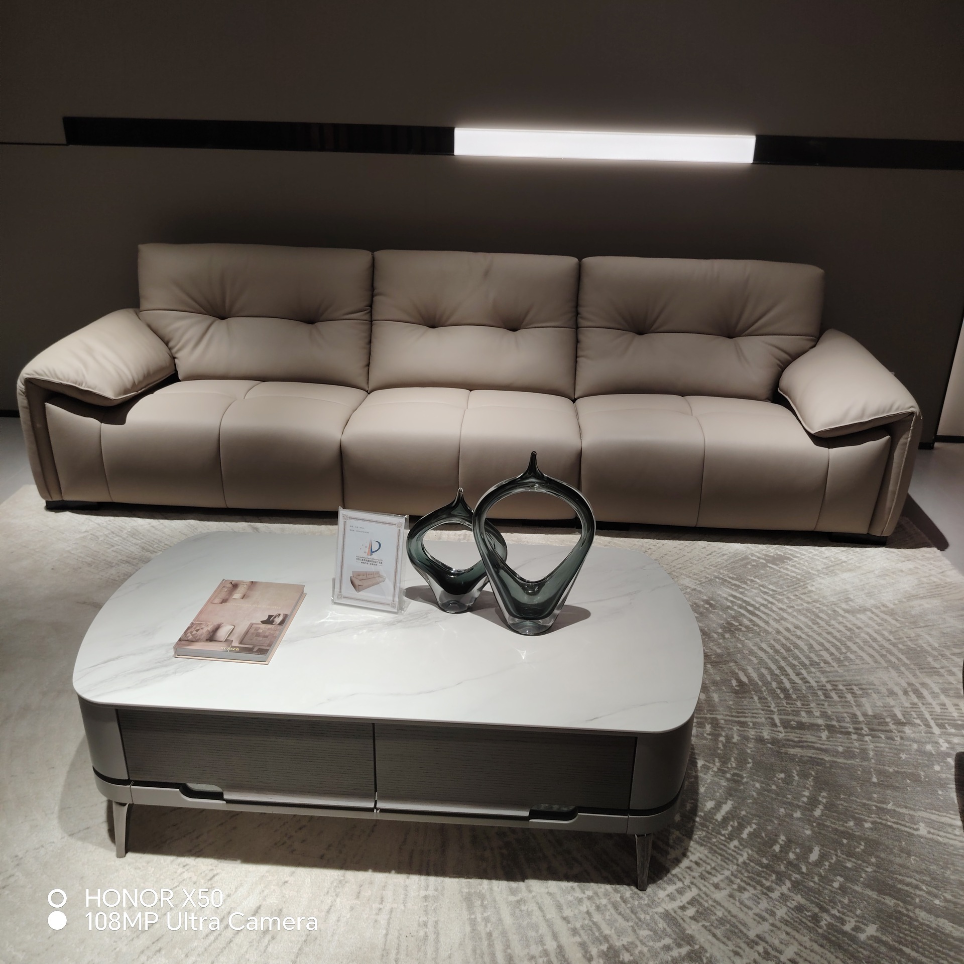 Italian Minimalist Leisure Straight Sofa Elephant Ear Size Piano Key 2025 New Model