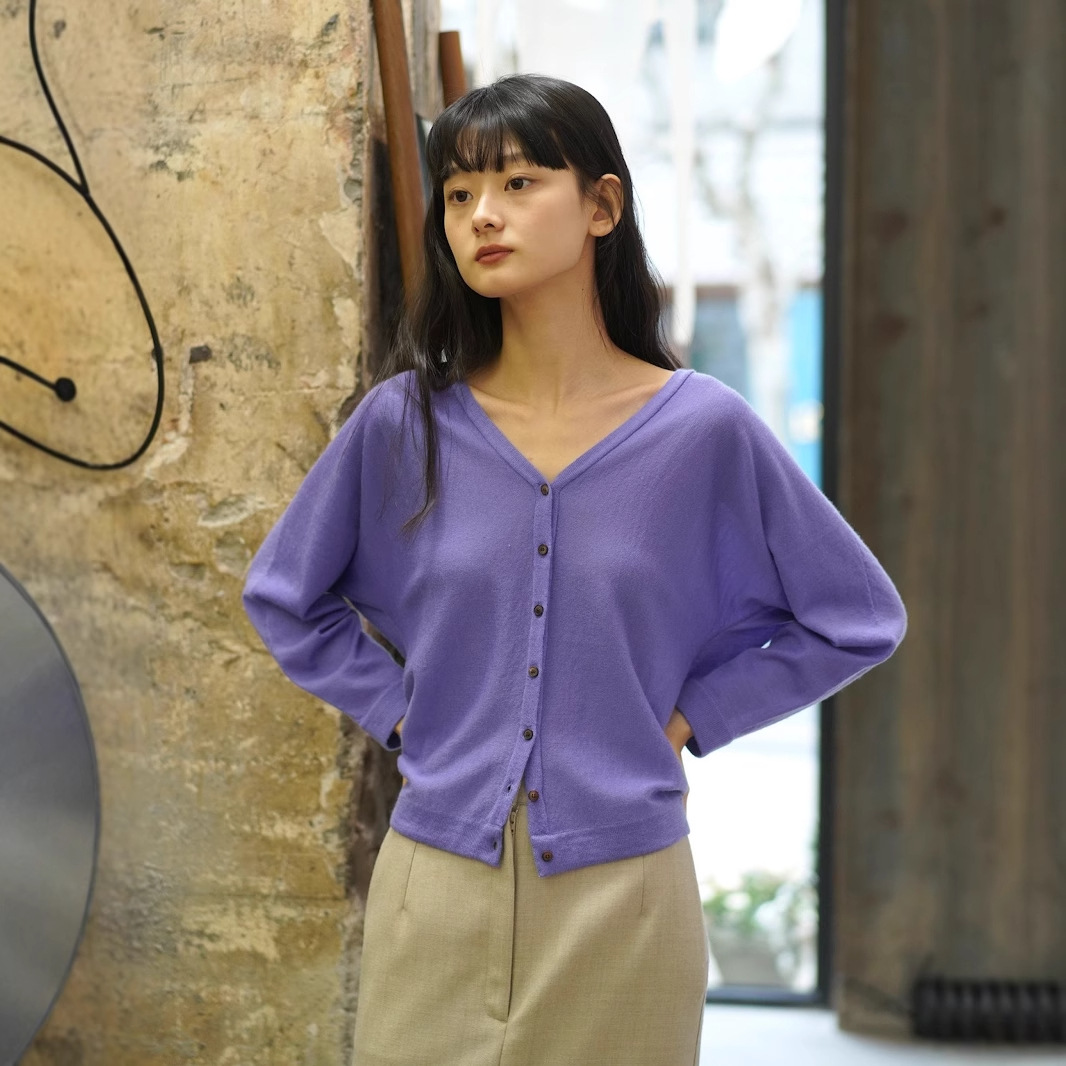 Cor家现货舒适春秋羊毛针织开衫女宽松显瘦百搭V领蝙蝠袖针织上衣