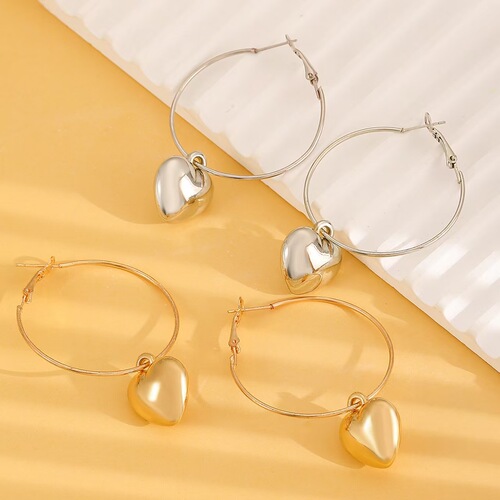 Hot-selling European and American Fashionable 3D Exaggerated Heart Earrings for Women — Stylish, Trendy, and Perfect for Bold, Girly Looks