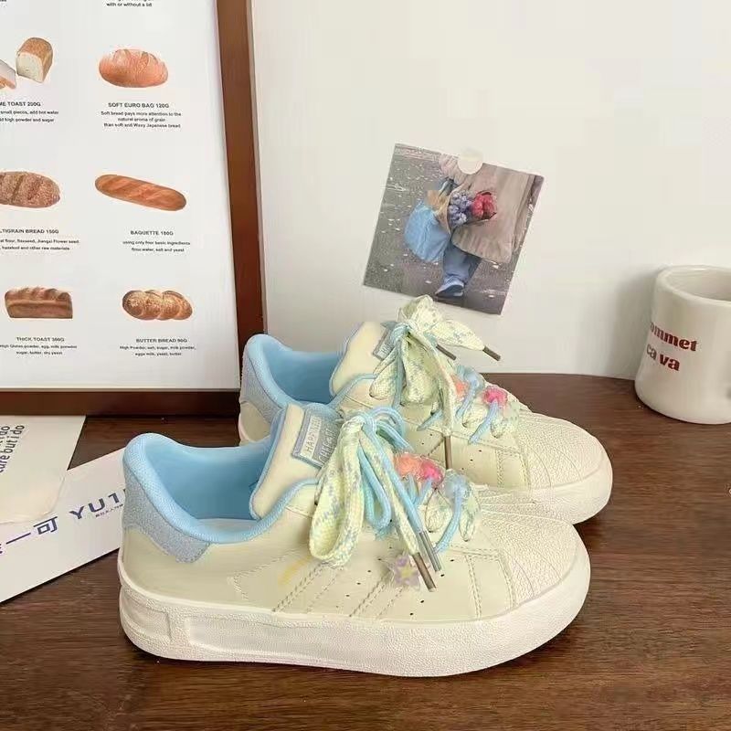 2024 otoño nueva marea nacional original nicho no choque cabeza de concha zapatos blancos de mujer retro puerto zapatos chic