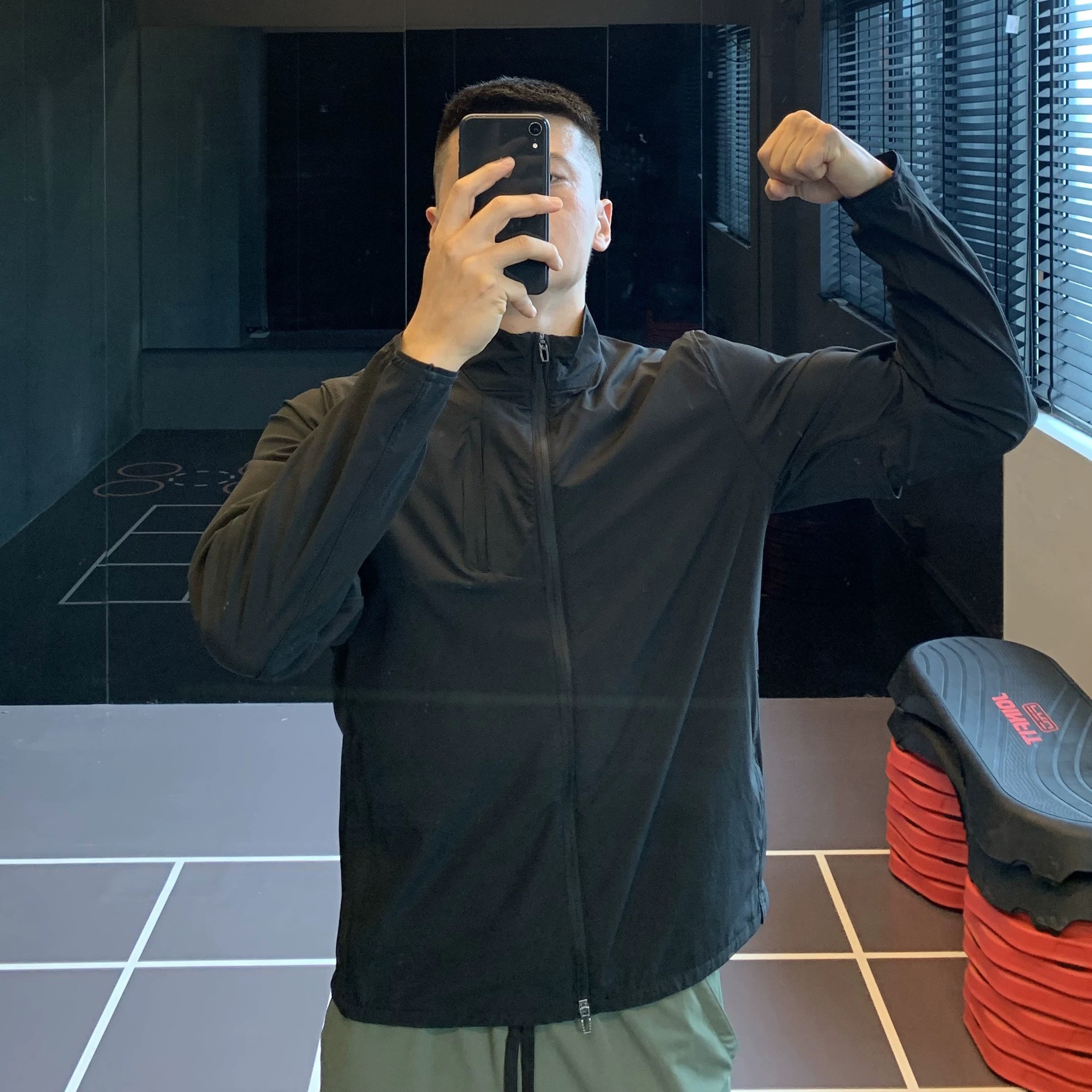 검은색
