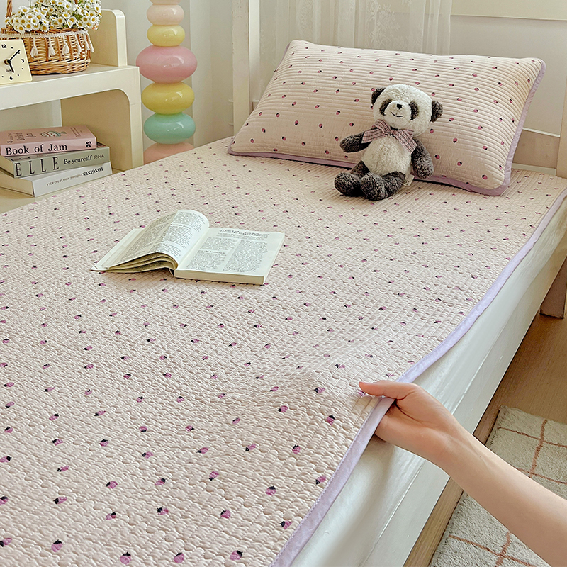 Small strawberry 100% cotton filling all year roundneutral / Dormitory bed: 90*200 single mattress