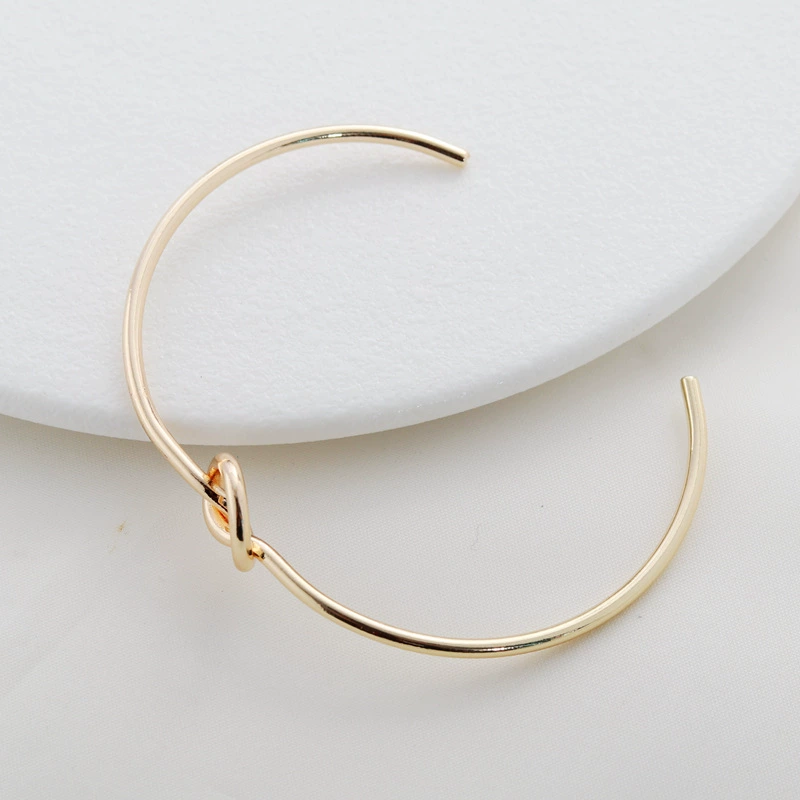 Глянцев bracelet, золотистый цвет 14 карат, ручная работа, 68 мм, элегантный аксессуар от Other/