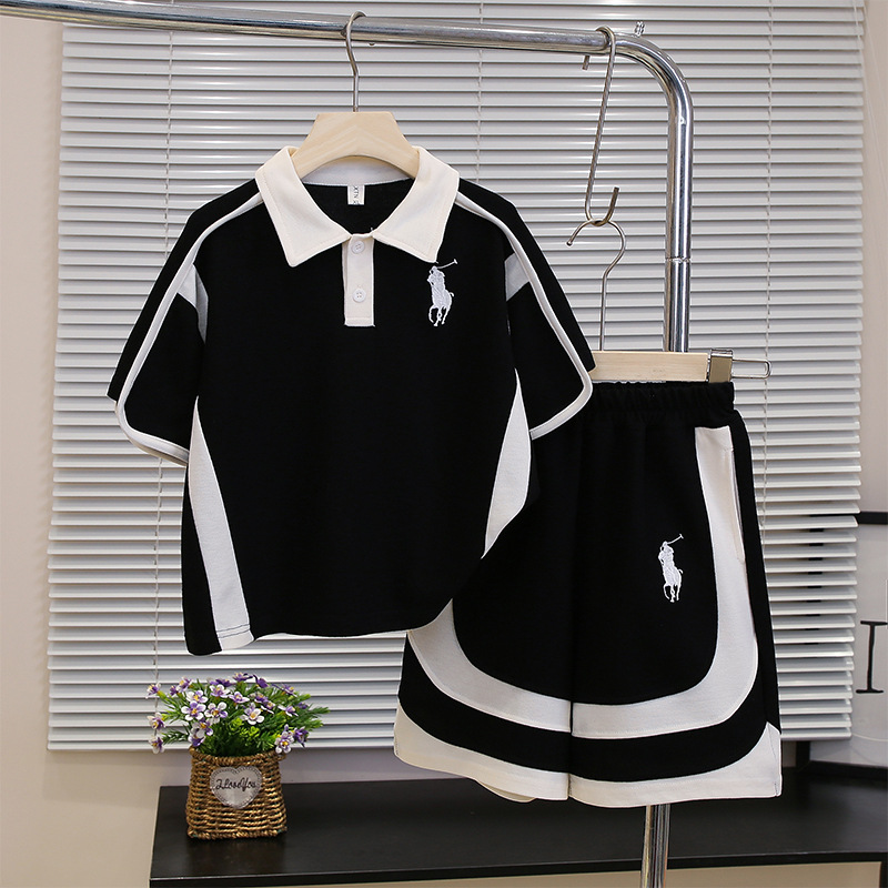 7246 Traje de camisa POLO para niños 2025 Verano Nuevo estilo Niños pequeños y medianos Traje de dos piezas de manga corta para niños