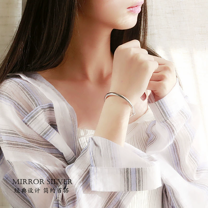 Glossy silver fashionable adjustable classic silver bracelet, simple and elegant design, Korean style