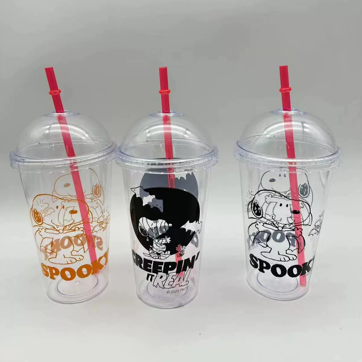 亚马逊跨境直供单层吸管杯新款圆形盖子吸管杯果汁杯600ml单层ps