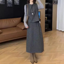 24802大爱美依缘2025秋季新款简约长袖打底衫搭配马甲半身裙女装