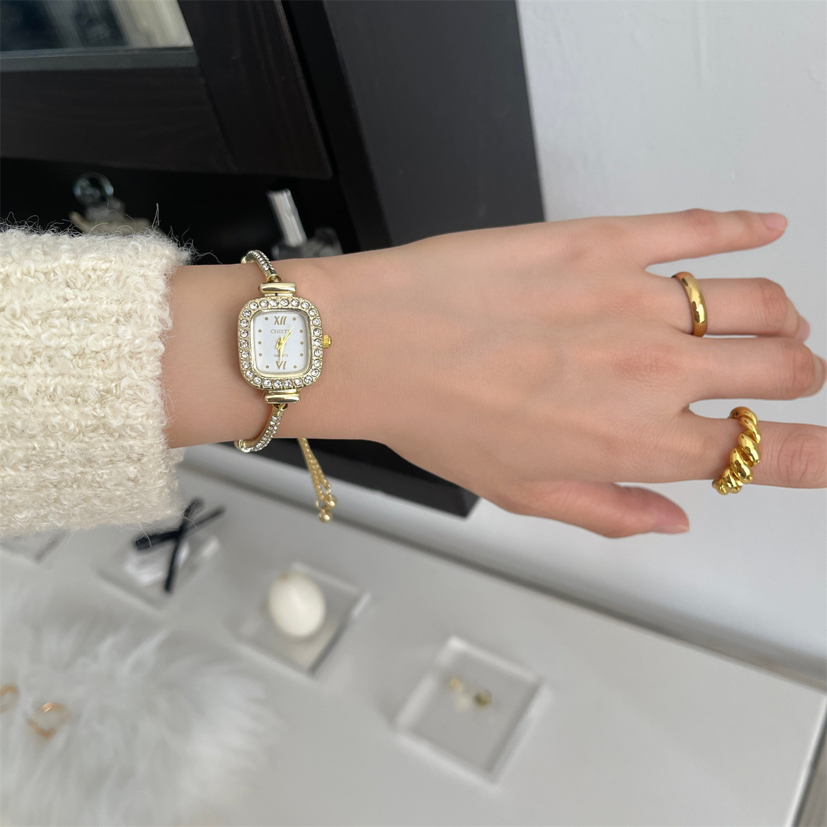 Classic Style Commute Solid Color Jewelry Buckle Quartz Watch display picture 8