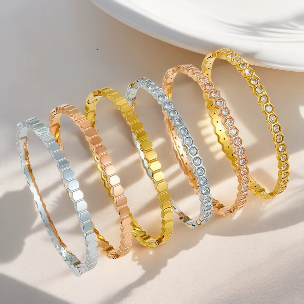 Браслет из титановой стали, высококачественный, модный и универсальный квадратный браслет из нержавеющей стали, производитель персонализированных браслетов с круглым дизайном оптом