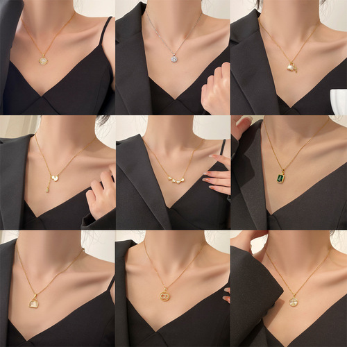 Japanese and Korean style fashion titanium steel necklace women's niche high-end non-fading clavicle chain light luxury versatile four-leaf clover jewelry