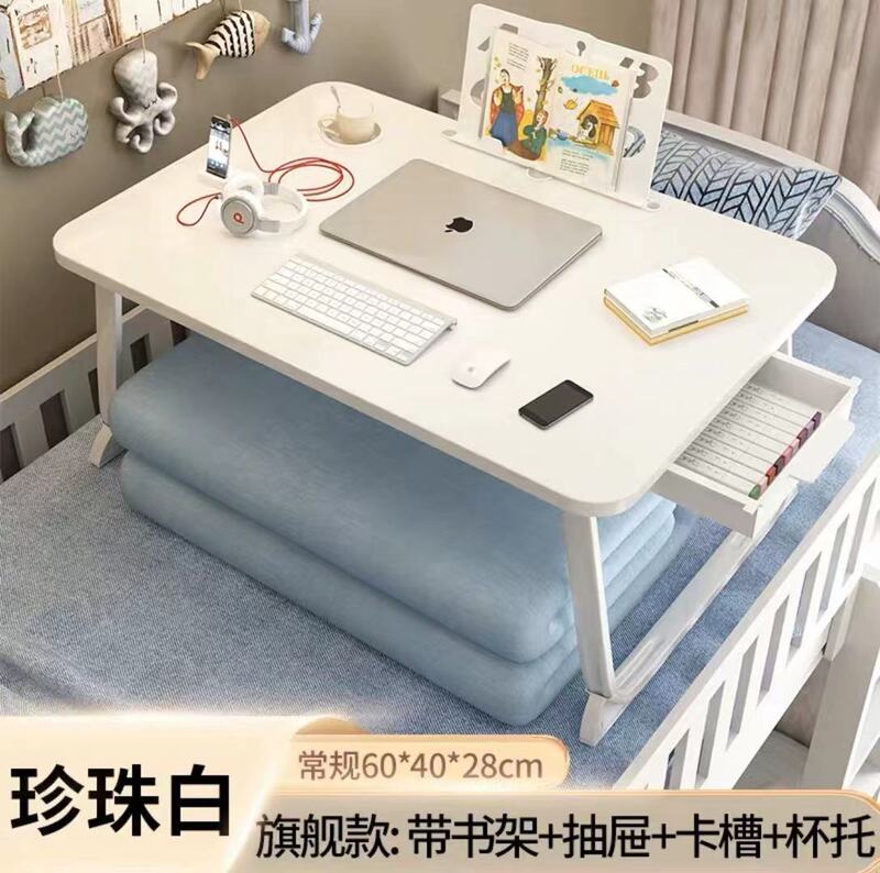 携帯用ベッドの上の小さなテーブルが窓をはねて折りたたみます。|undefined