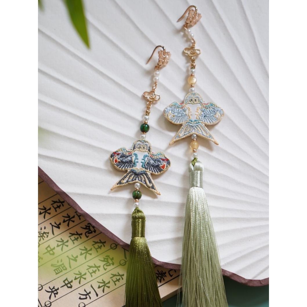 Original Chinese-Style Cheongsam Brooch with Tassel Pendant and Kite Embroidery by Yunshenwuchang