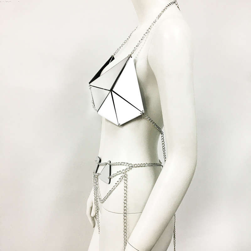 Title 13, Outfit da palco con pannelli a specchio metalli...