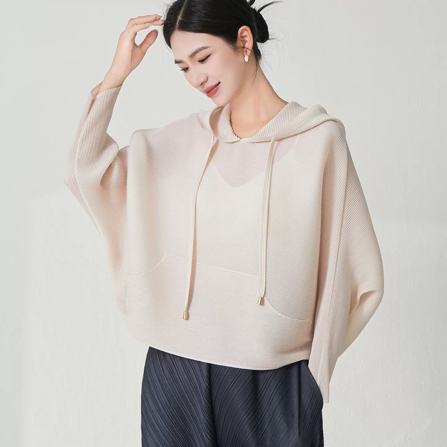 三宅褶皱卫衣上衣女新款高级感宽松大码休闲百搭T恤连帽休闲外套