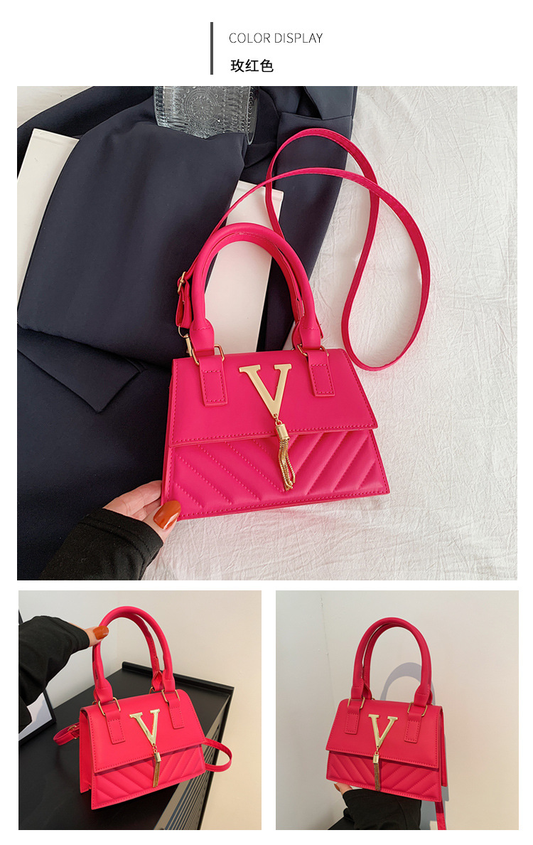 This year, trendy, fashionable and high-quality handbags are in vogue. Women's bags with stylish tassels and unique diagonal patterns are single-shoulder crossbody women's bags undefined