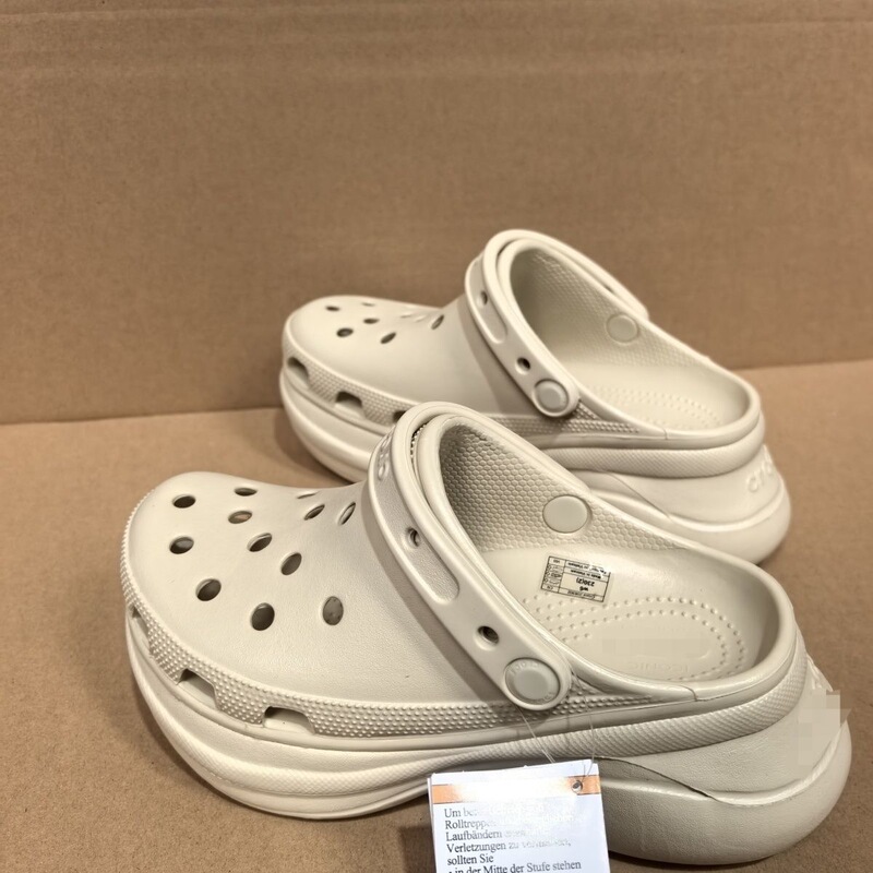Ladies! We've struck gold! These classic thick-soled whale clogs are absolutely amazing! Wholesale and dropshipping available Ladies! We've struck gold! These classic thick-soled whale clogs are absolutely amazing! Wholesale and dropshipping available