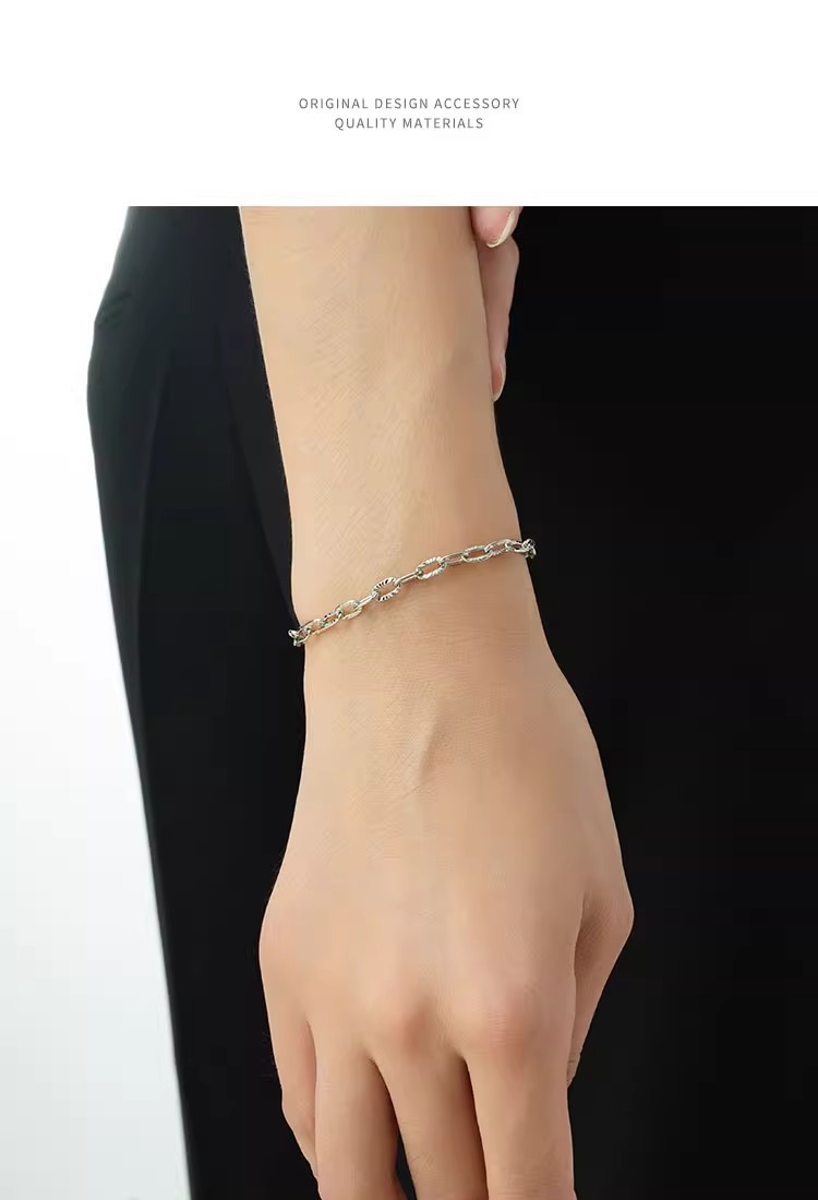 European Gold Embossed Link Bracelet Minimalist Thin Design_voghion.com