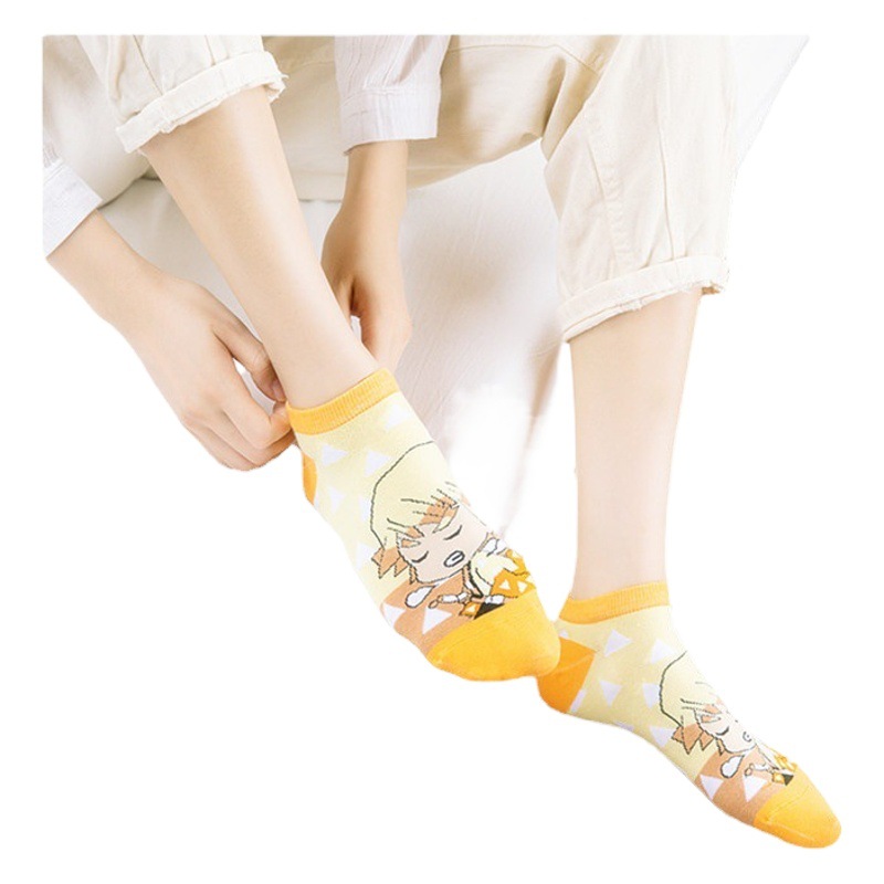 Calcetines de anime japoneses estilo padre-hijo, calcetines cortos de moda para otoño e invierno, calcetines casuales de algodón al por mayor del fabricante.