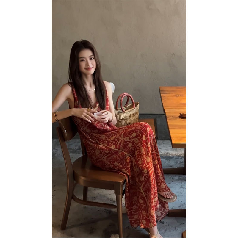 French-Style High-End Floral Suspender Nightgown for Women, New Summer Resort-Style Dress That Can Be Worn Outside, Slimming Long Dress French-Style High-End Floral Suspender Nightgown for Women, New Summer Resort-Style Dress That Can Be Worn Outside, Slimming Long Dress