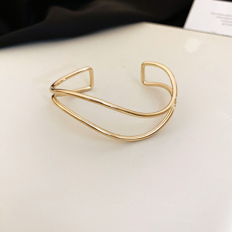 Pulsera de onda cruzada de viento frío transfronterizo Nueva pulsera de moda de lujo ligera europea y americana, joyería simple de alta gama al por mayor
