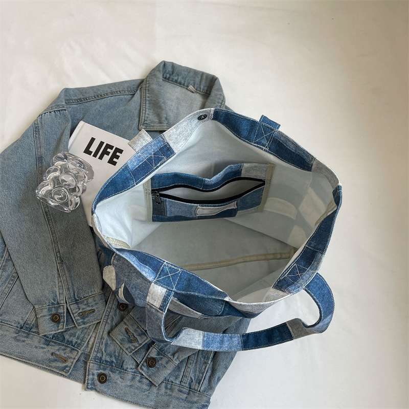 Bolso de mezclilla de gran capacidad para mujer 2024 nuevo bolso de hombro de color de contraste de moda bolso de viajero casual de todo fósforo de moda