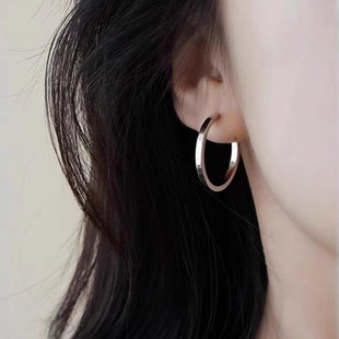 2023 new simple temperament earrings high-end internet celebrity same earrings anti-allergic exquisite and fashionable ear accessories