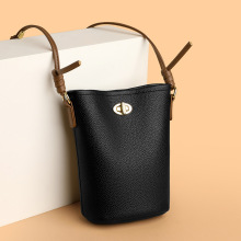 �W�tŮ��2025�¿���ֵ����ٴ�ˮͰ���r��ͨ��б����μ��