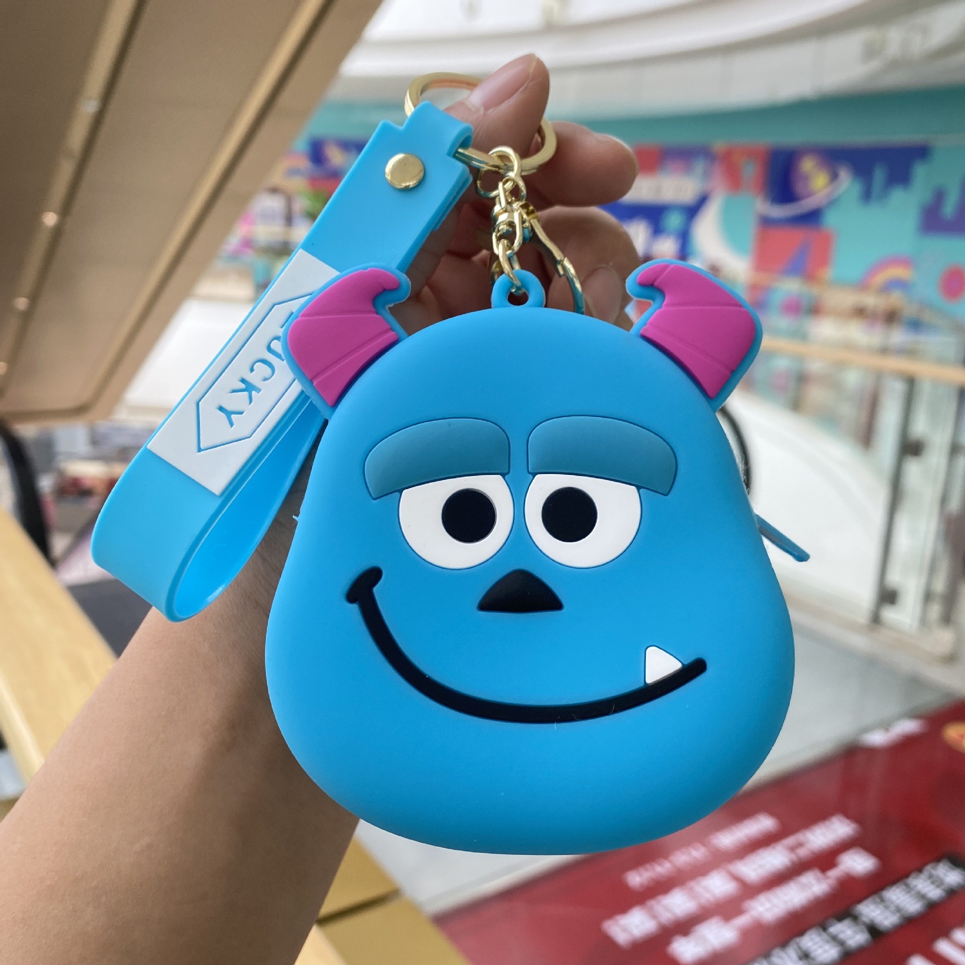 サンリオの小銭入れのキーホルダーが可愛いです。