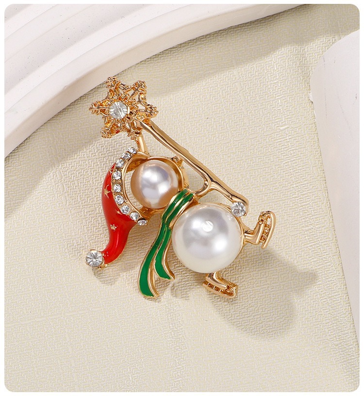 New cross-border Christmas brooch with diamonds and pearls, European and American high-end personalized creative enamel brooch with diamonds