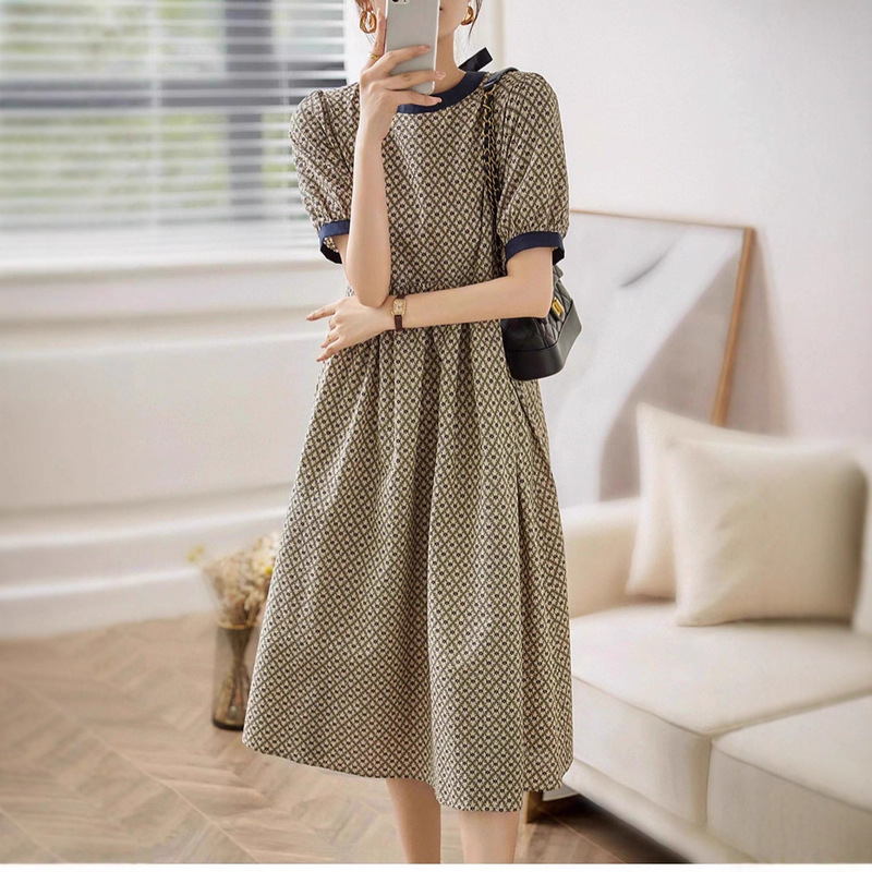 Same Style Women's Clothing from Gejia Mall, 2025 Summer Versatile Commuter Plaid Pleated High-Waisted Slimming Mid-Length Dress