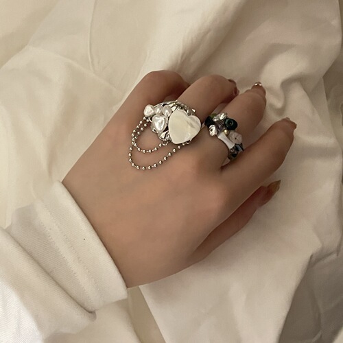 A versatile and lightweight luxury ring for women featuring freshwater pearls, designed in a French Baroque style with a shell tassel, exuding a sophisticated and elegant charm.