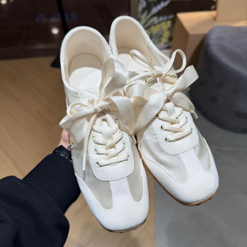 White silk lace-up German training shoes for women, 2026 new casual sports shoes, square-toed thick-soled white sneakers, versatile board shoes White silk lace-up German training shoes for women, 2026 new casual sports shoes, square-toed thick-soled white sneakers, versatile board shoes