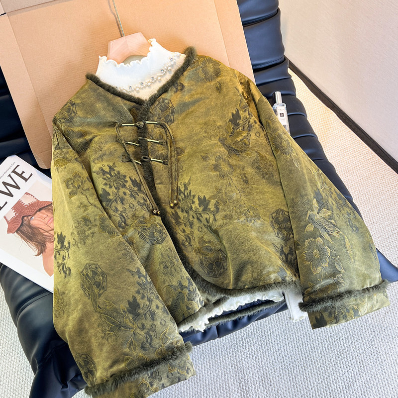 New Chinese-style high-end women's down jacket with retro button design, jacquard pattern, and frayed edges, paired with a sweater for warmth, Winter 2025 New Chinese-style high-end women's down jacket with retro button design, jacquard pattern, and frayed edges, paired with a sweater for warmth, Winter 2025