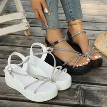 跨境一字水钻厚底舒适沙滩凉鞋新款夏季外穿平底配裙子仙女风女鞋