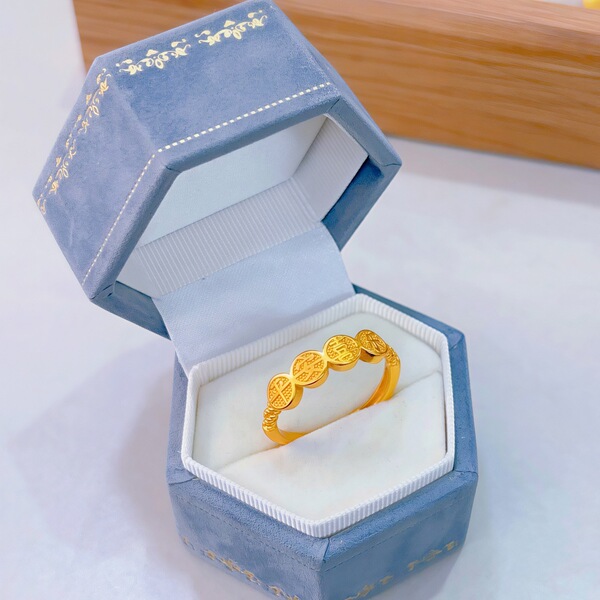 Fashionable retro design ring
