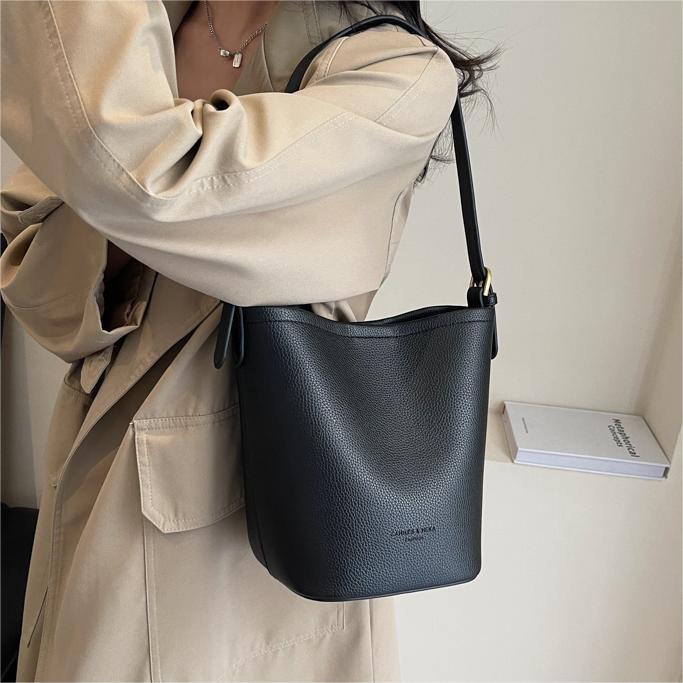 Bolso de las axilas del todo-fósforo de alta calidad para las mujeres 2024 nueva bolsa de cubo de moda casual para ir al trabajo Otoño e Invierno bolsa de hombro