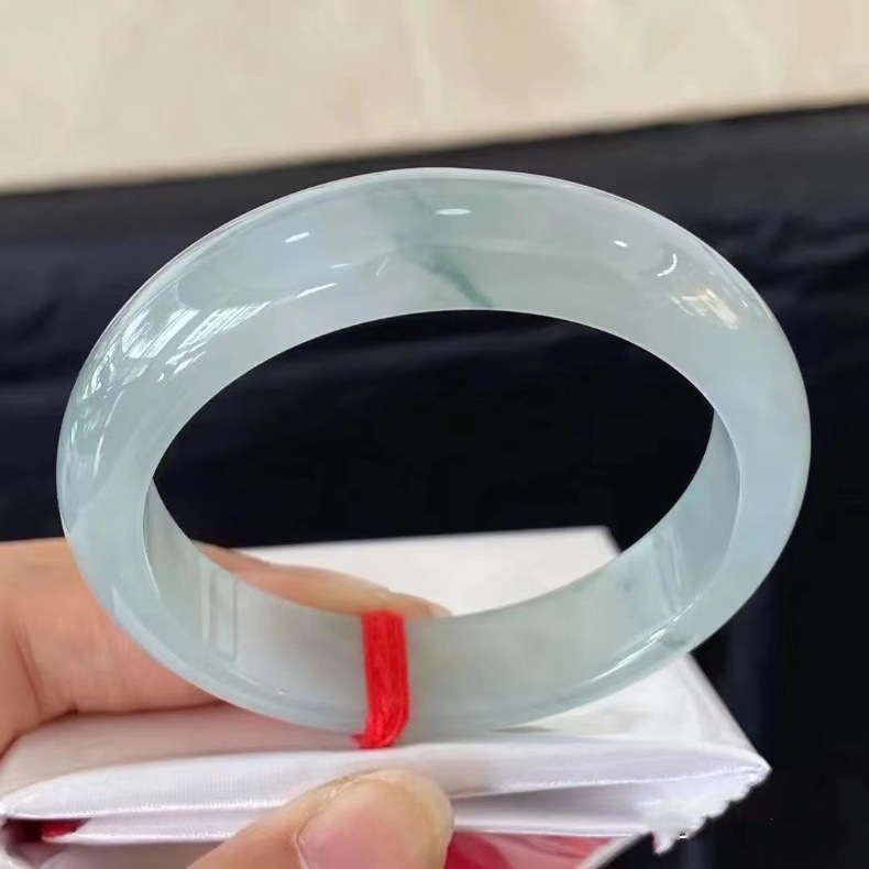 Vòng tay ngọc bích tự nhiên Miến Điện loại A, màu xanh nhạt, băng cao, có giấy chứng nhận chi tiết 3