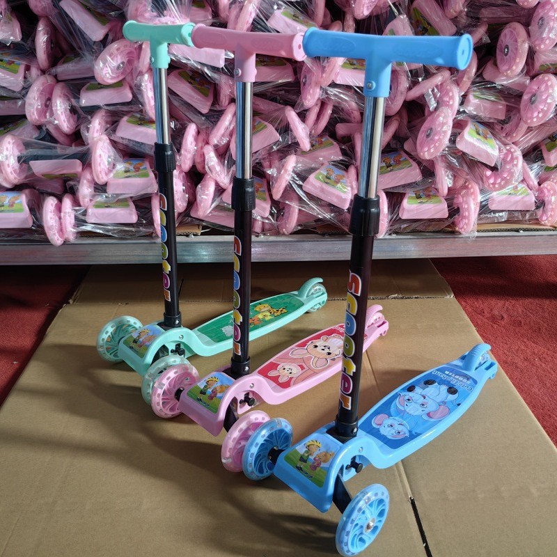 Fabricantes transfronterizos para niños, coche de altura, coche de bebé, scooter, ruedas de scooter de tres ruedas con luz