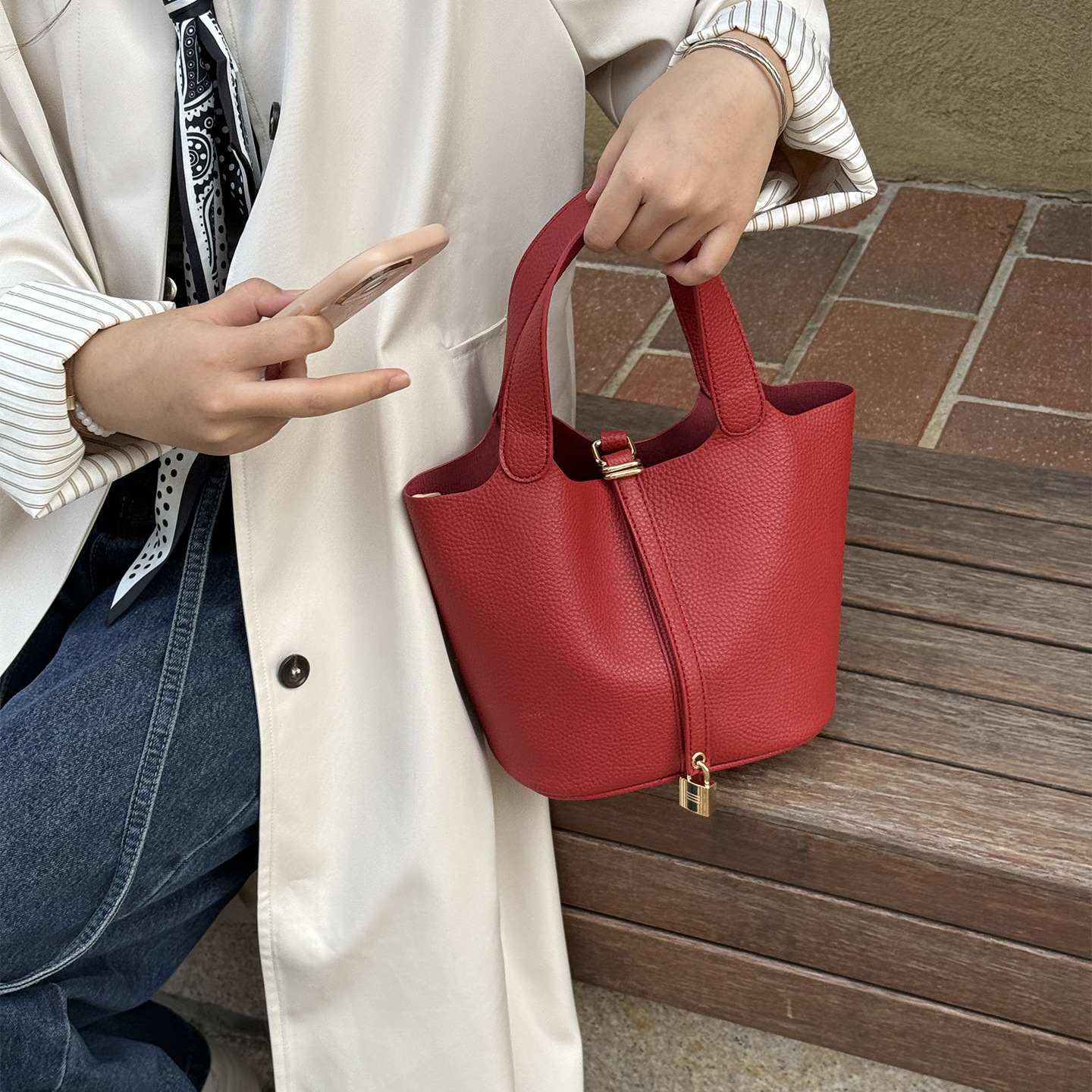 Large-Capacity Women's Bag for Summer, Versatile 2026 New Model, Niche Design Crossbody Mother-Daughter Bag, Trendy Bucket Bag This Year