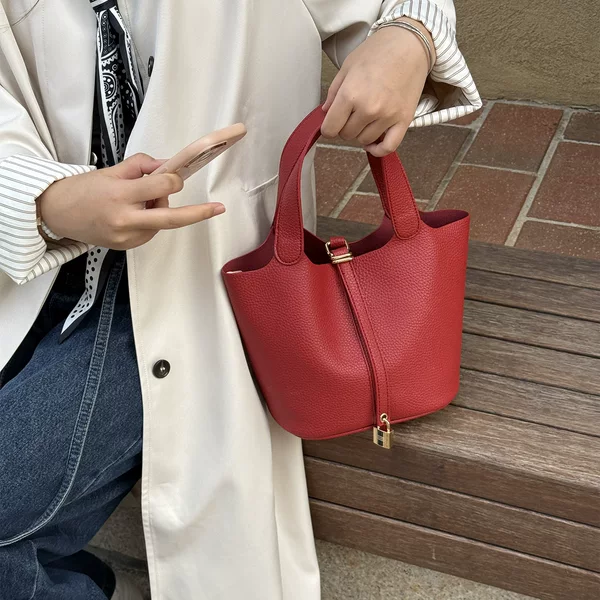 Large-Capacity Women's Bag for Summer, Versatile 2026 New Model, Niche Design Crossbody Mother-Daughter Bag, Trendy Bucket Bag This Year