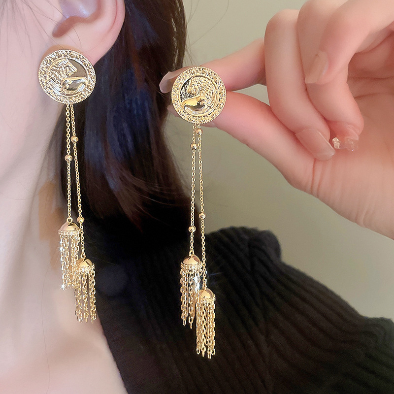 Orecchini con fiocco a forma di fiore di nicchia in stile designer, orecchini di lusso esagerati e orecchini per donna_voghion.com