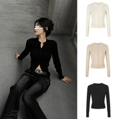 クロスボーダー東南アジアスリムフィットボトムセーター女性のための秋服ホットガールショート薄手コート長袖セーター 59260