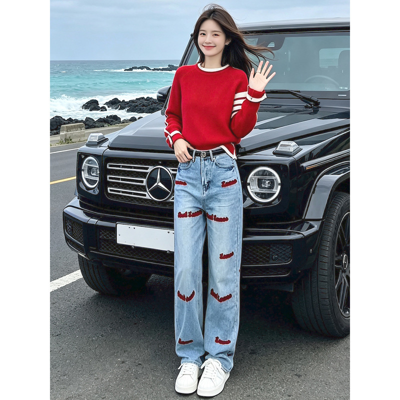 A complete set of high-end New Year's attire for autumn and winter, a festive red sweater suit with a Chanel-inspired vibe A complete set of high-end New Year's attire for autumn and winter, a festive red sweater suit with a Chanel-inspired vibe