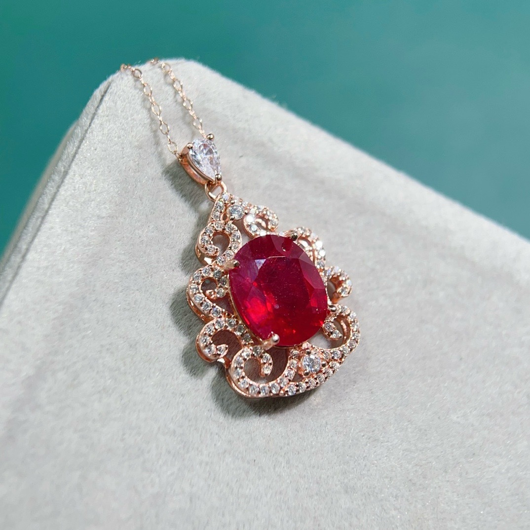 New ruby pendant, featuring a high-quality ruby gemstone measuring 10*12mm, meticulously set in S925 silver