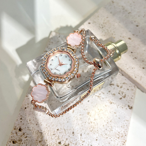 Fashionable lady's minimalist temperament flower bracelet watch, foreign trade fashion factory wholesale quartz watch, dropshipping one piece.