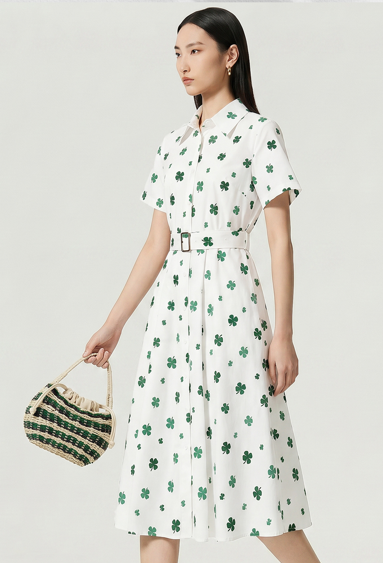 Đầm maxi nữ thắt eo in họa tiết hoa, tay ngắn cổ bẻ, chất cotton thoáng mát — màu trắng chi tiết 2