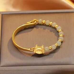 �¿��ɳ�����������ؔ������C��ɫ���������m͢��ʯ�ֹ���Ȼ